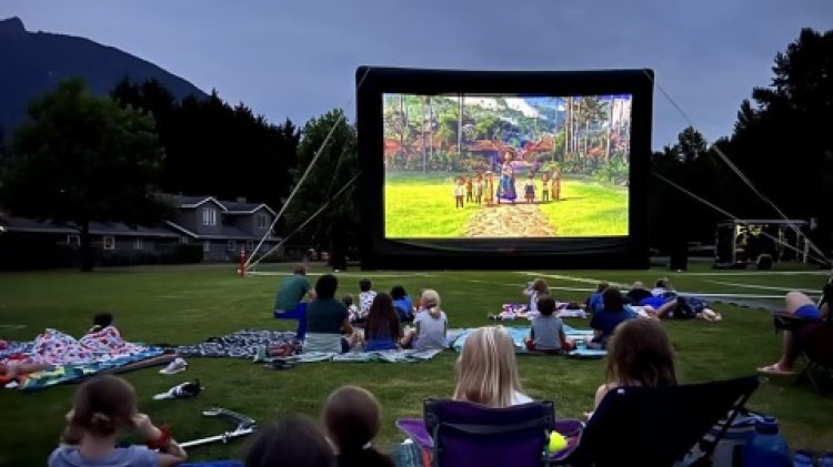 Inflatable Movie Night package